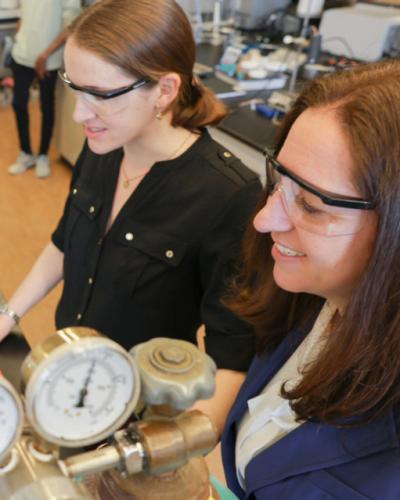 Rebecca Gerdes and Jillian Goldfarb in the Lab