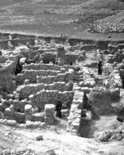 View, looking north, of excavations in 1935, primarily Plan 159 and western part of Plan 160. Image copyright of the Badè Museum of Biblical Archaeology at Pacific School of Religion, Berkeley, California USA, used here with the Museum’s kind permission